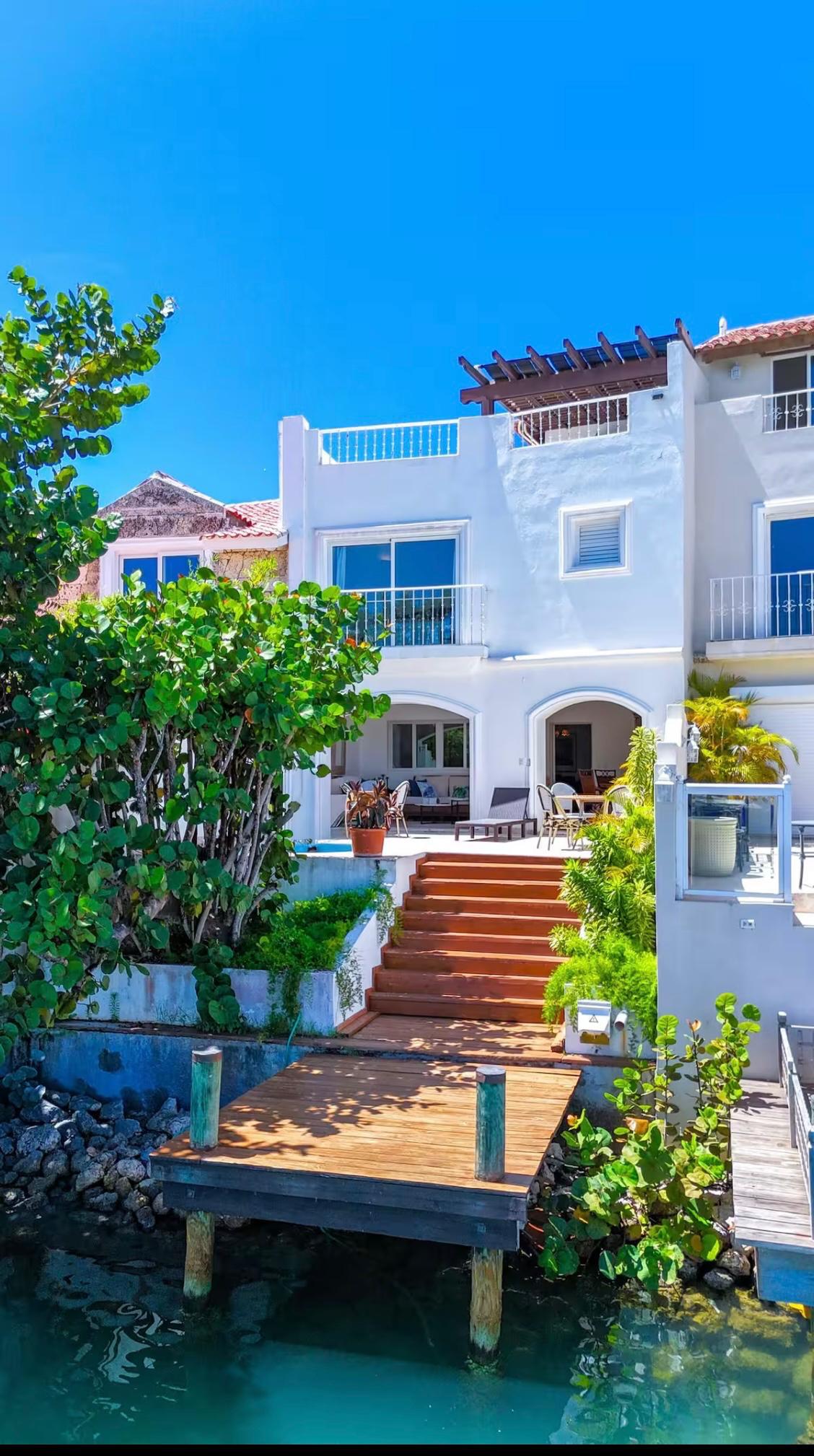 Marina Townhouse - Front with Dock